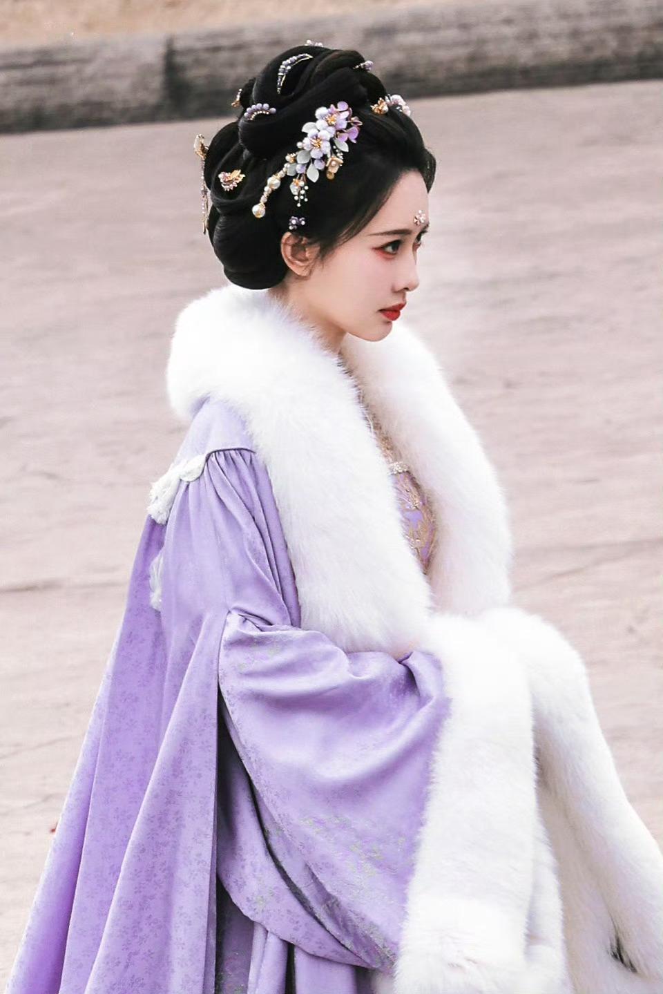 哇❗我最喜欢的紫衣！！！！！！！！！！！！！！！！！！！！这套好看的～～～孟子义
