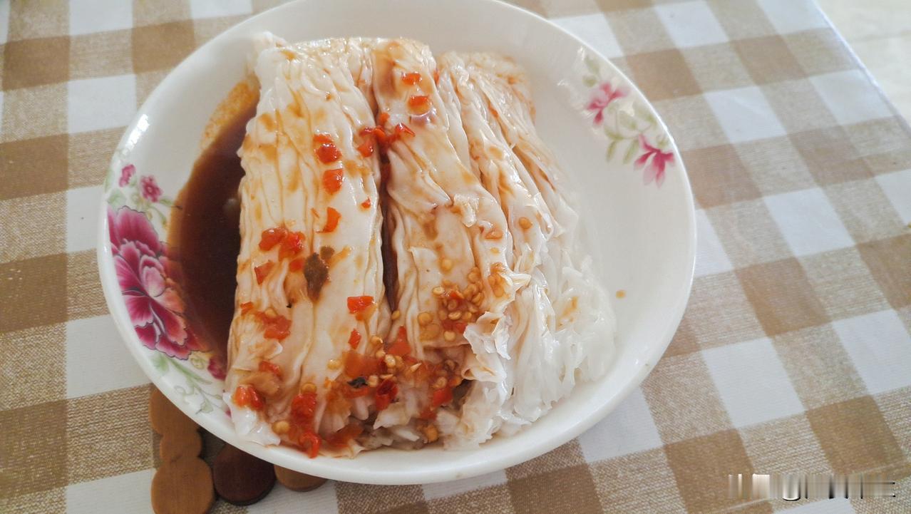 广东朋友，这个肠粉正宗吗？

前几天突然想起以前在广东吃过的肠粉，我好想吃，可我