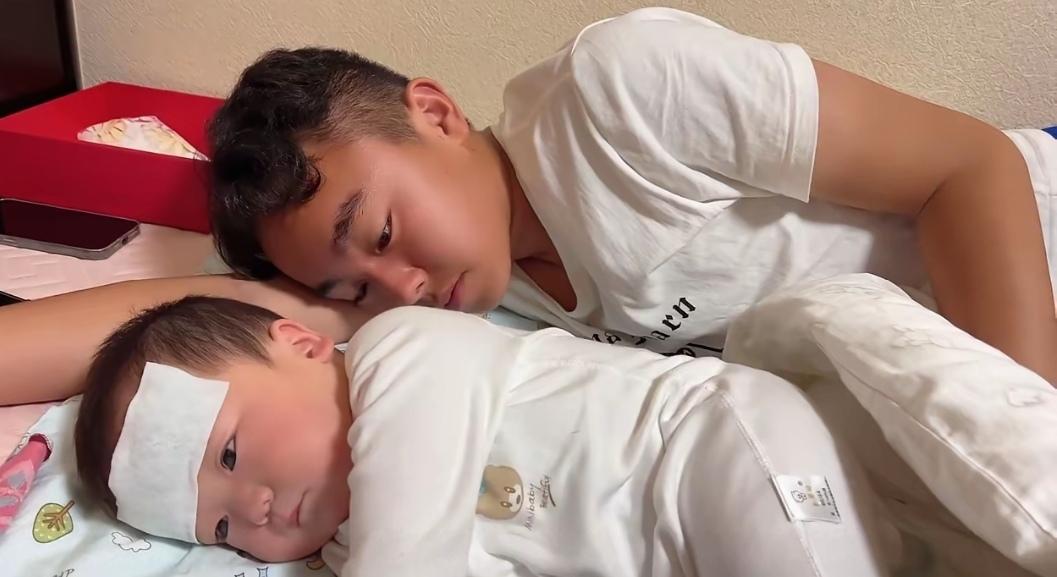 13岁的大腾真棒👍帮妈妈扛起重任，有担当！
     因为妈妈的特殊性格，造成