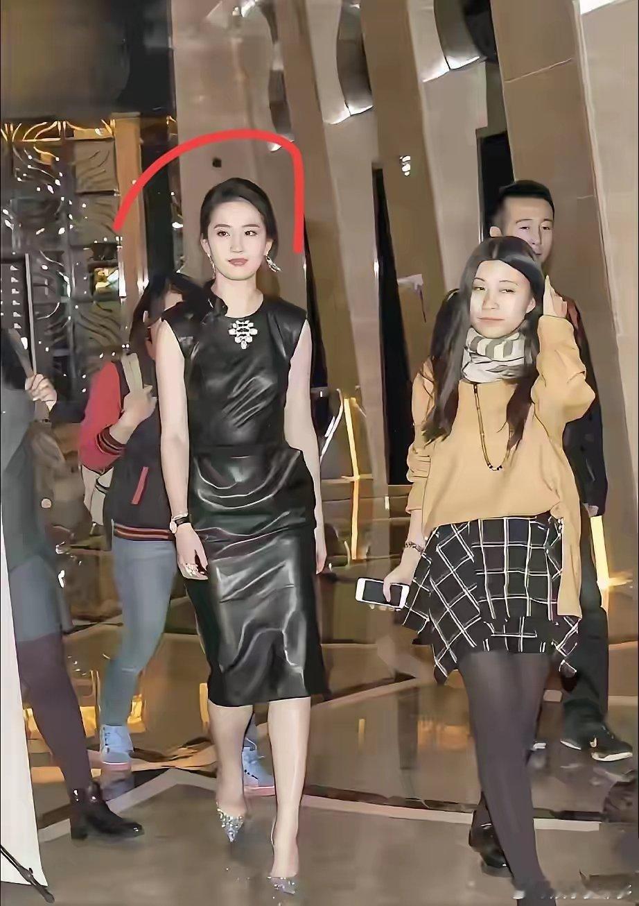 没有后代太可惜了，真的是可惜了这么高的颜值！真的是全世界独一份大美女，气质优雅的