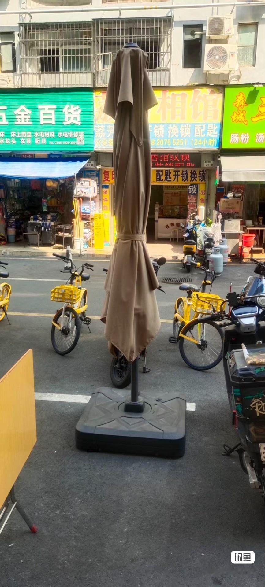 今天去南山看伞，这个老板用了半年，要卖掉，我在微信就和他说了，能不能便宜一点，他