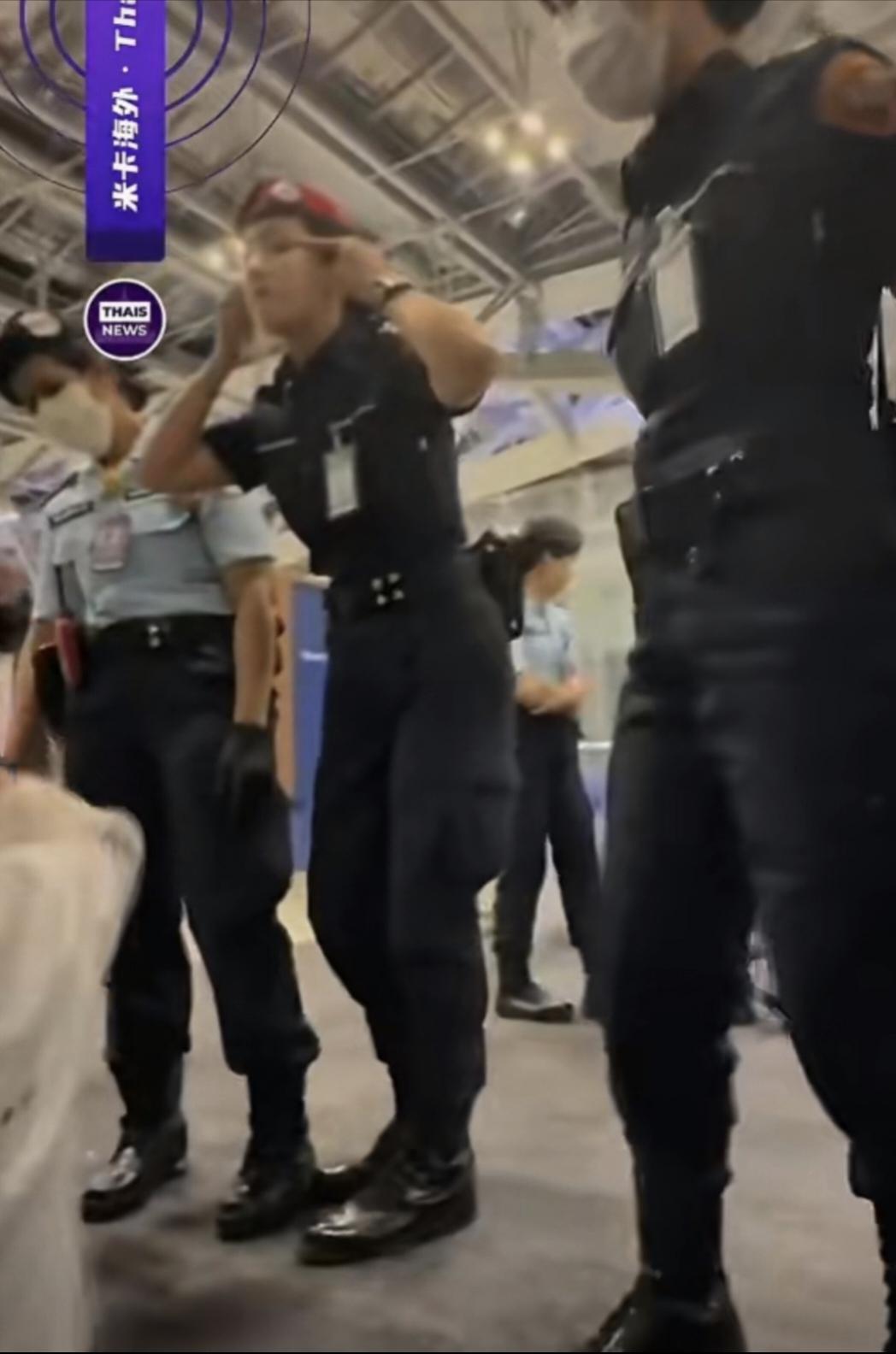泰航拦下20多名中国乘客：拒载原因成谜，现场还现歧视手势

7月29日深夜，曼谷