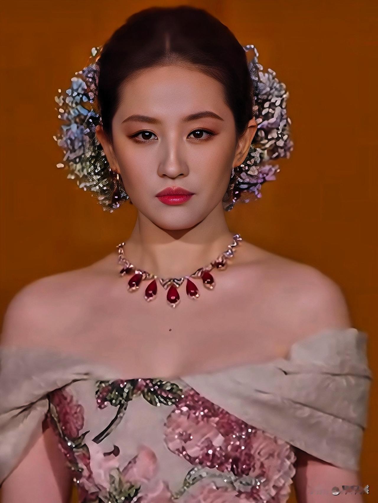 刘亦菲，出来站台了。
不为别的，就是心甘情愿。

刘亦菲在微博为《阳光俱乐部》发