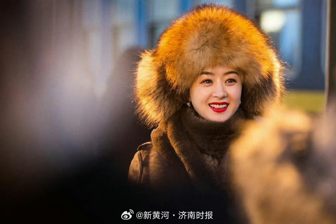 【#赵丽颖金鹰奖哽咽#】#赵丽颖二封金鹰年度集齐三大奖# #赵丽颖[超话]# 1