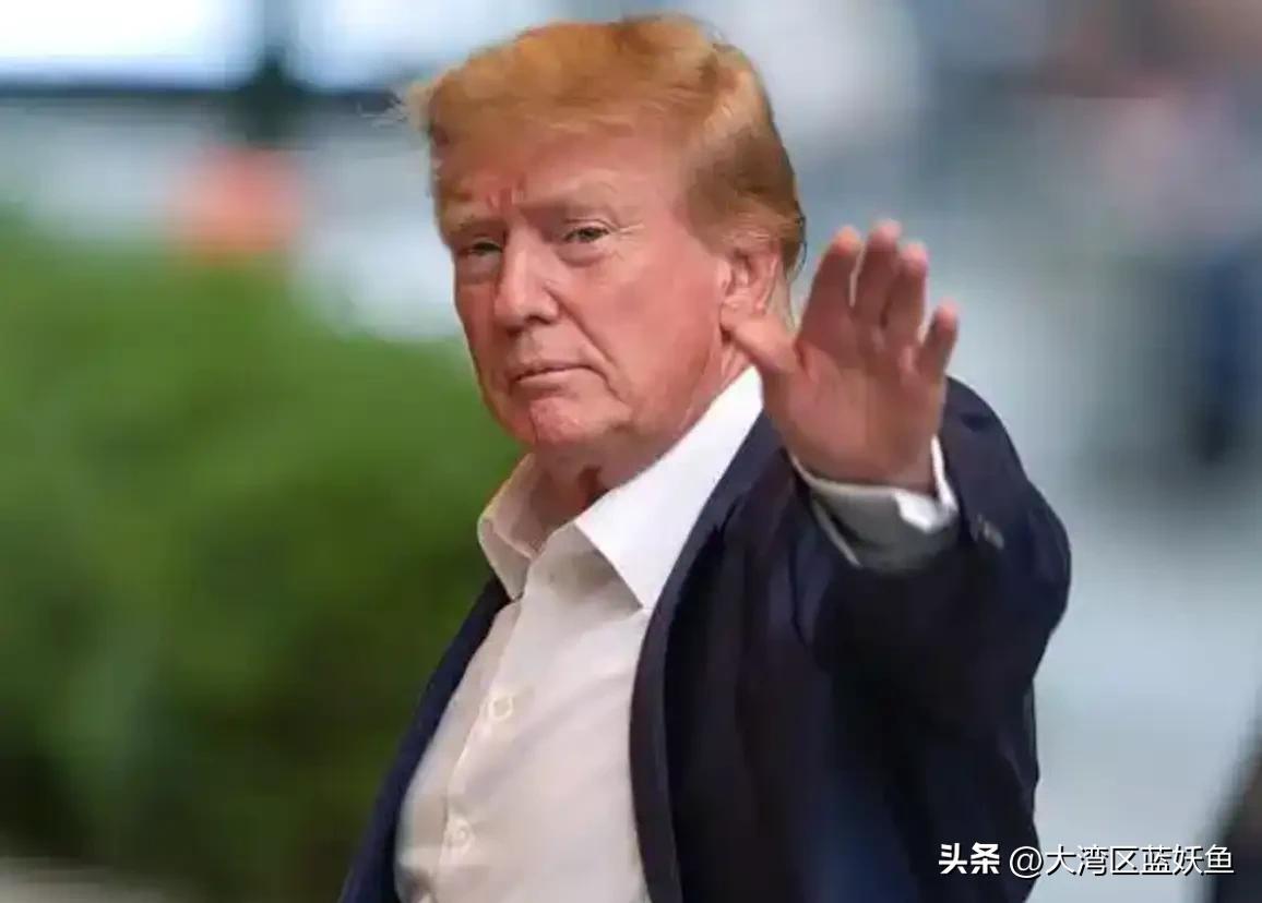 “张叔你看这个——美国众议院又在吵着要加大对伊朗的制裁了。” 屏幕上的新闻标题刺