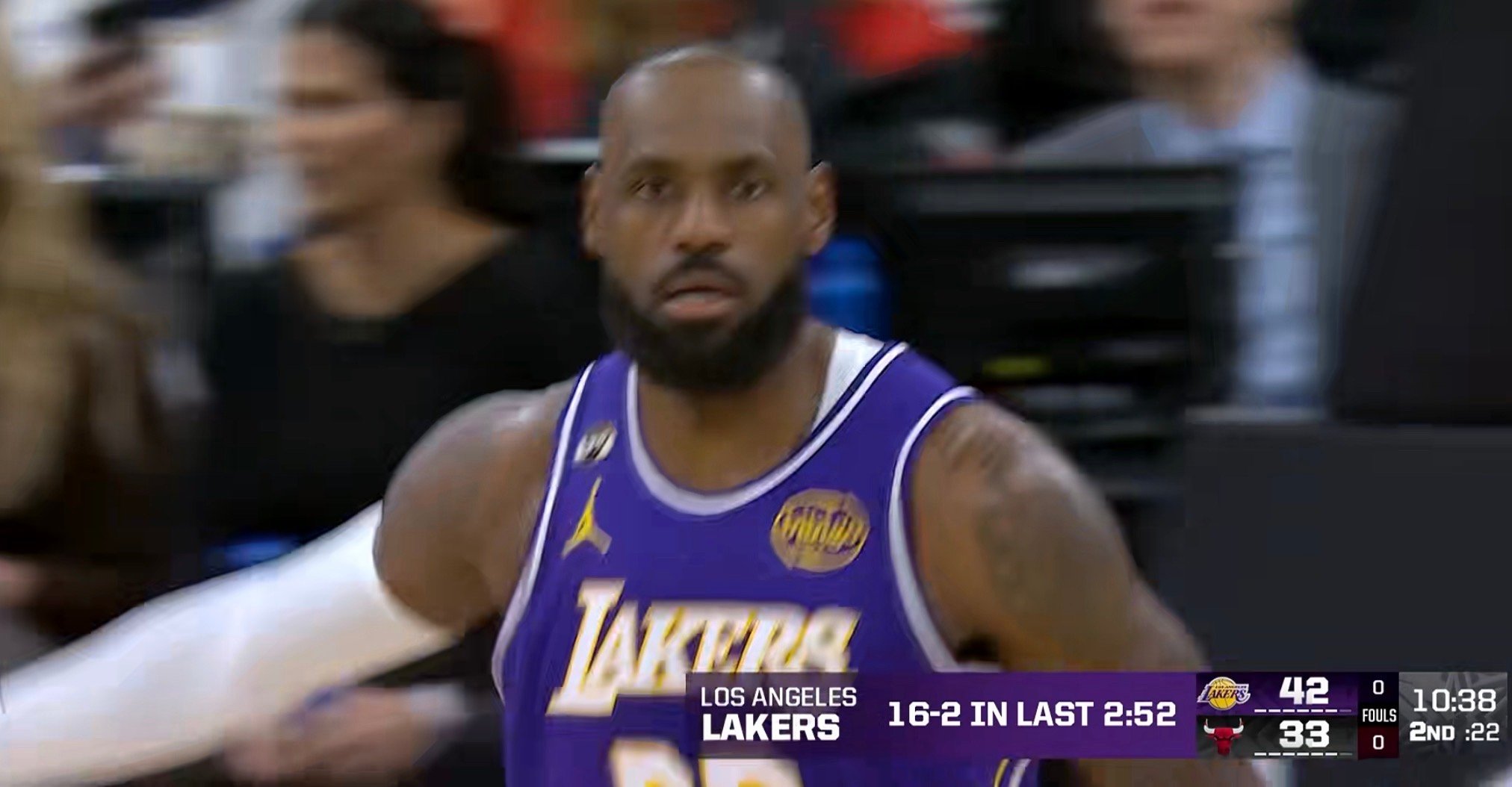 老詹带领球队打出一波16:2的高潮，个人已经高效拿下15分！湖人vs公牛