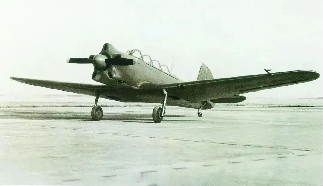【早安丨航空历史上的今天】1954 年7月3日，新中国制造的第一架飞机 —— 初