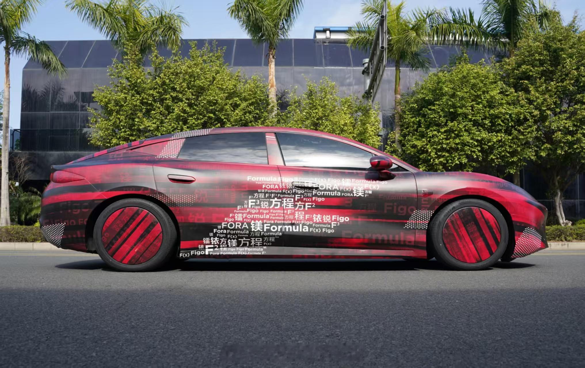 方程豹轿车不一定叫镁，内部爆料或将叫方程这台中大型轿车真的很修长，溜背线条，低趴