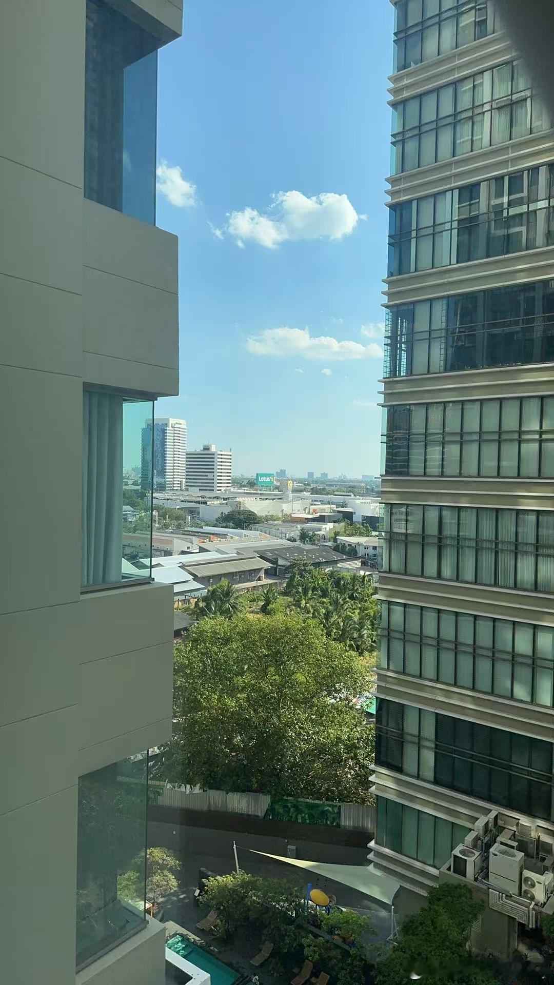 国内很多城市全是电车和禁摩，但是雾霾还是那么严重 ，泰国全都是油车，还一堆摩托车