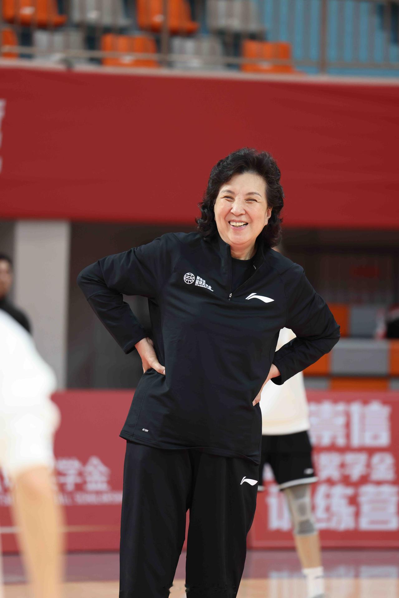 女篮名宿柳青说：“篮球运动员除了身高，还要灵活性，还要注重全方位成长！”

这是