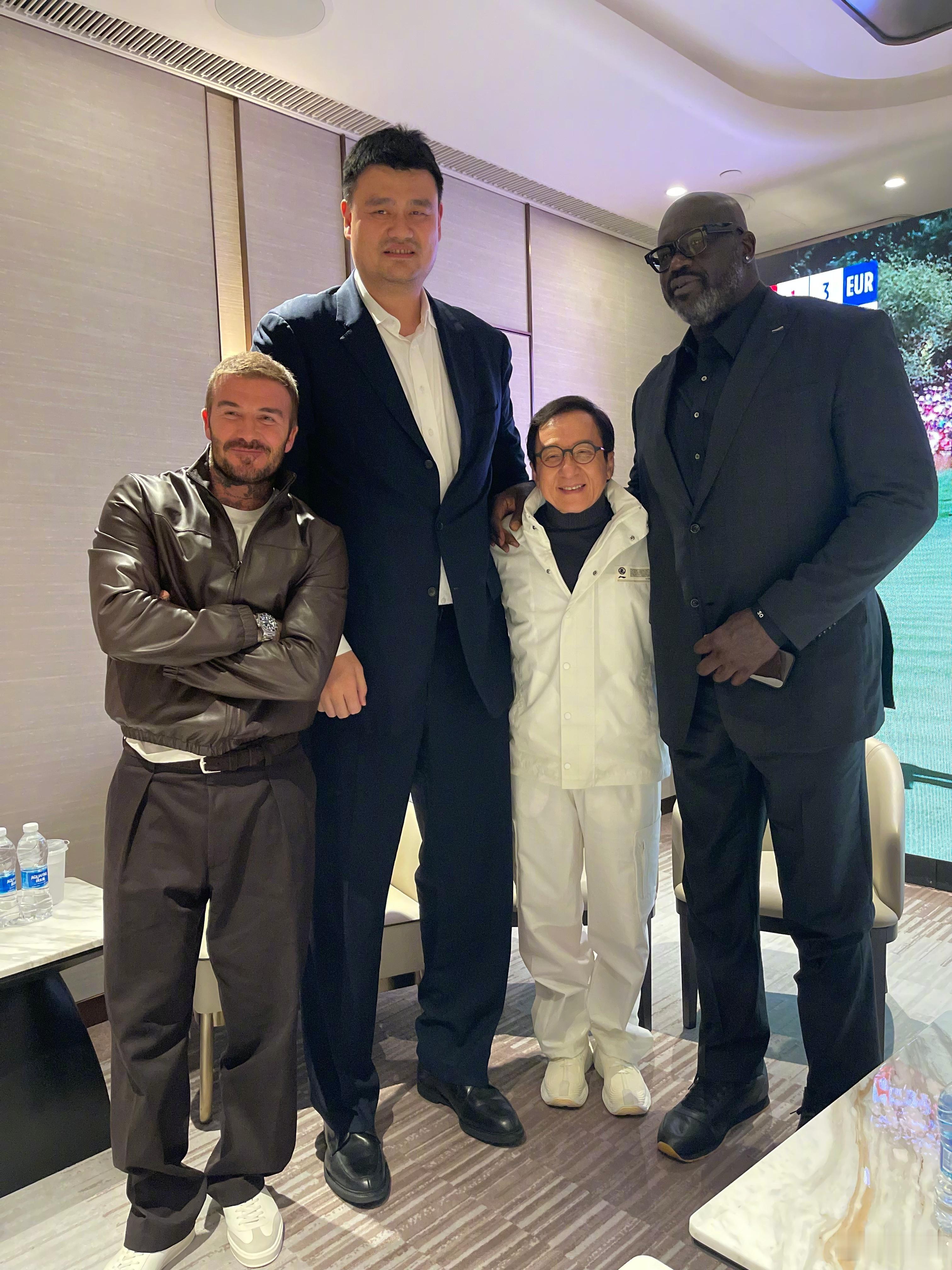 哈哈 成龙大哥好可爱 