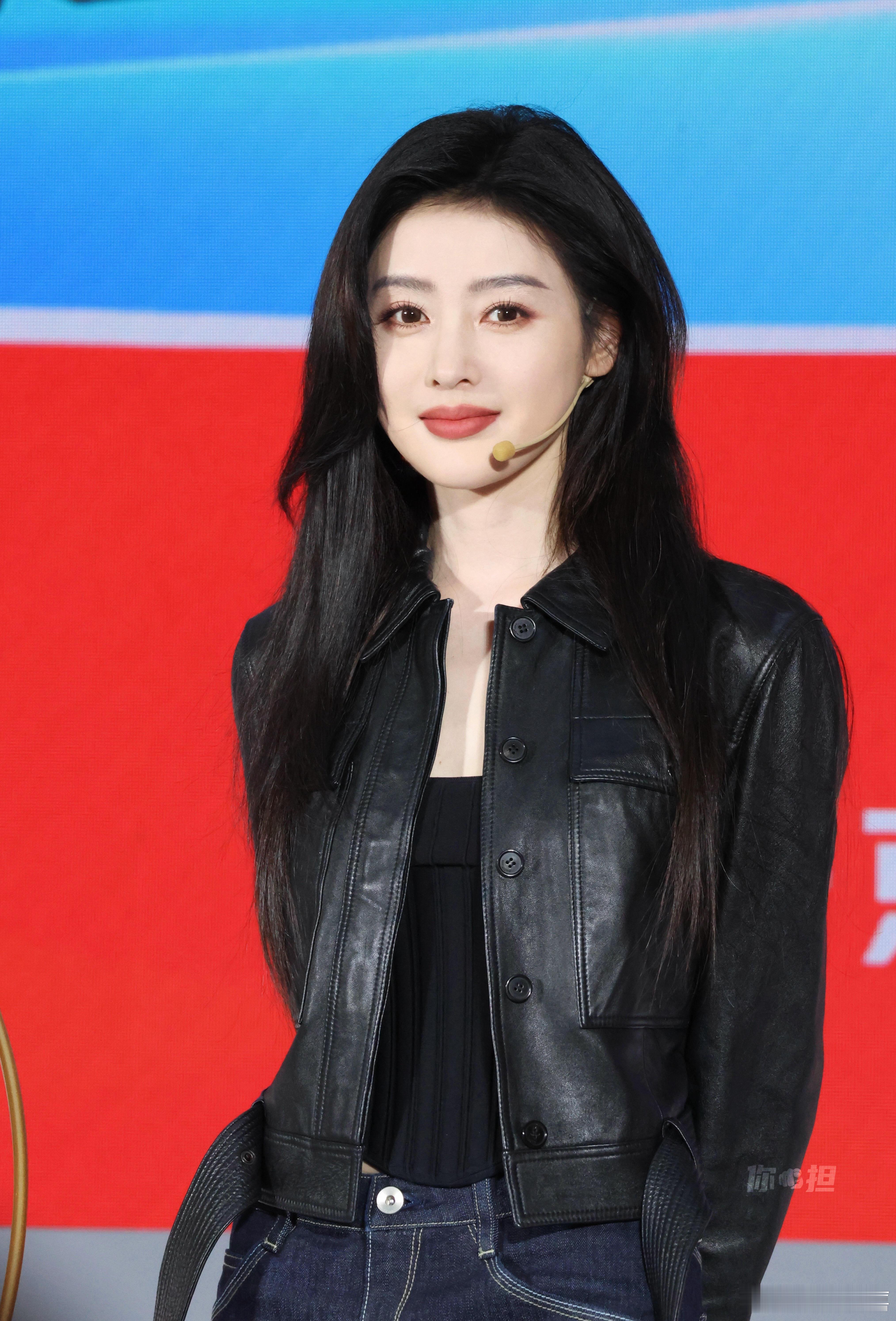 小说里明媚大气自信女主具像化了，张天爱样貌身材都顶尖！！！ 