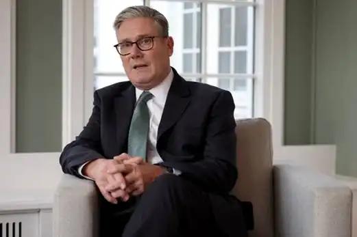 英国首相脸都不要了！一边吃着中国饭，一边砸着中国锅。
 
斯塔默刚从北京签下45