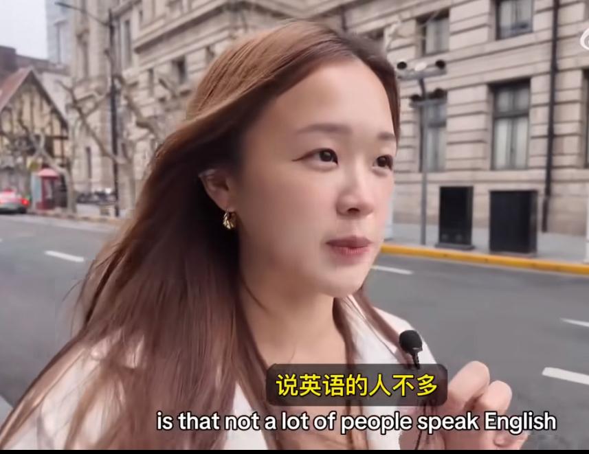要说多少遍才能让这些人意识到，中国不是欧美国家不需要说英文？

华裔女子替父母回
