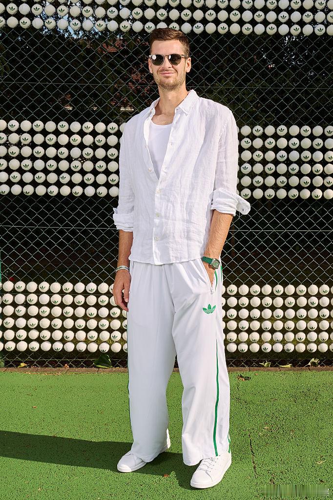 是“可盐可甜”的发球重炮💥是波兰男网的骄傲🇵🇱新的一岁，愿胡尔卡奇保持健康