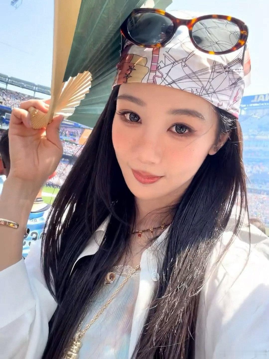杨紫杨紫董竹君yz杨紫玉兰花开君再来"演绎百态人生，坚守一份纯粹，时光不负赶路人