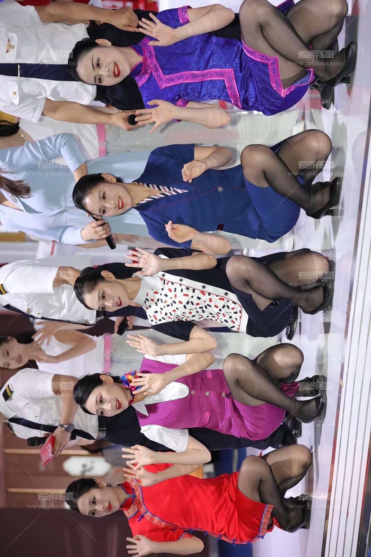 空姐变装秀，惊艳亮相！👗✨