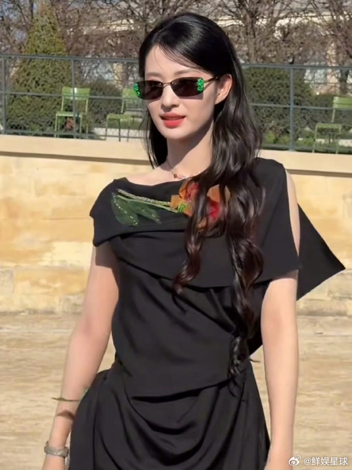 中韩泰明星Dior看秀生图Dior生图  中韩泰明星Dior大秀看秀生图：王楚然