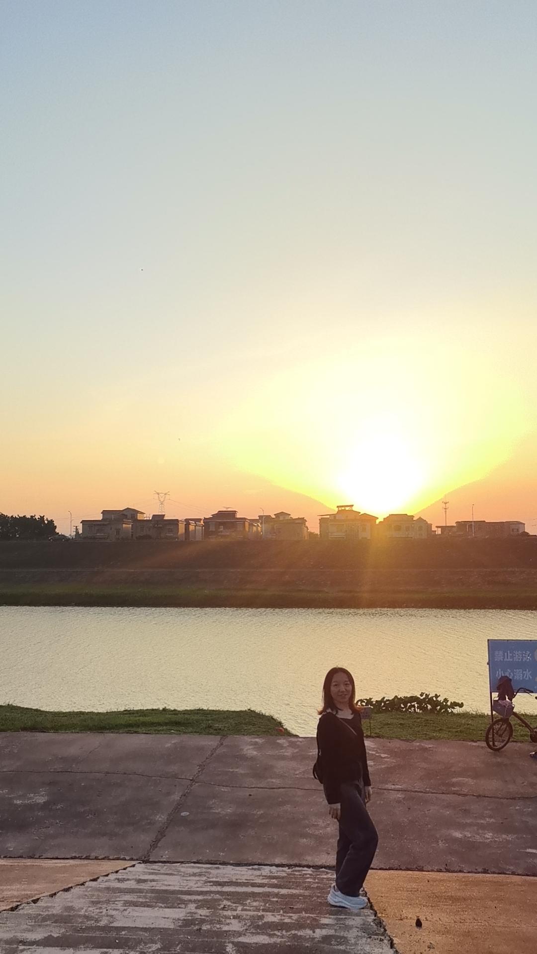 证券？明显的套人！居然有人玩？
星期五，证券开盘大涨，直接带动了大盘冲上了400