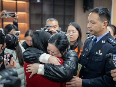 【2025年最后一天3个家庭团圆】山西朔州的高丽丽在5岁时与母亲失散，在而后的2