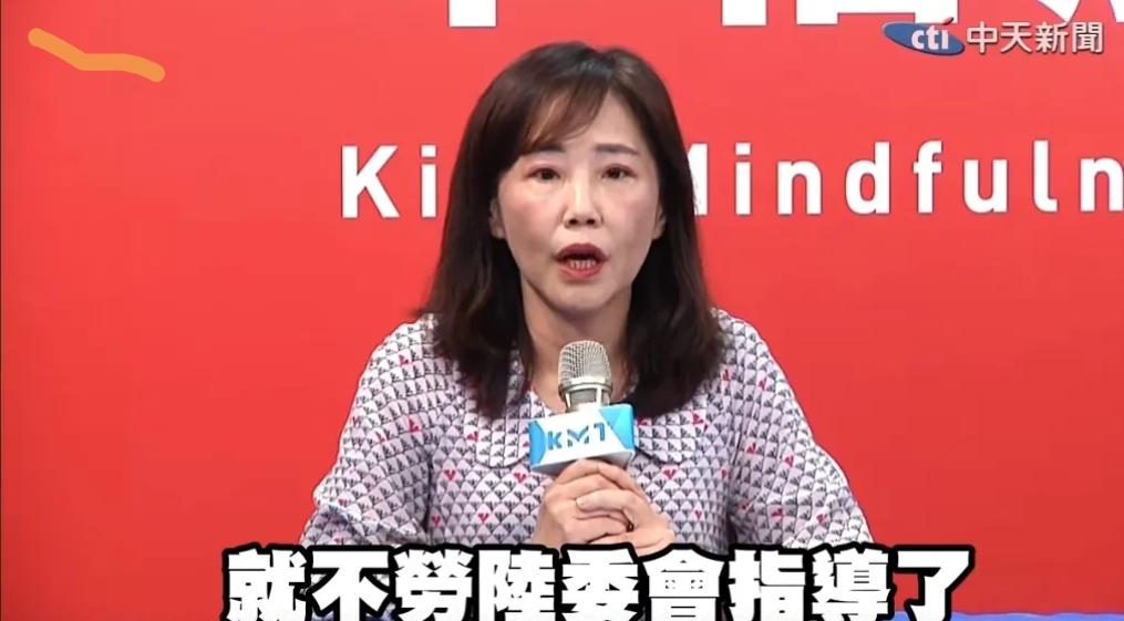 尹乃菁真的好呛啊！
国民党访陆记者会上，有记者问：要随行，如何报名？
 
她直言