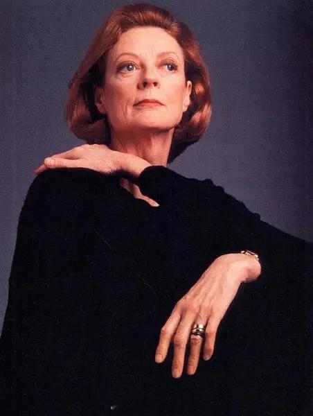 玛吉·史密斯（Maggie Smith），原名玛格丽特·娜塔丽·科洛斯，1934