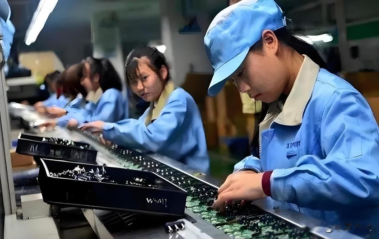 一、先把核心收入差算透
这是最直观的差距，也是大部分人决策的第一依据：
| 维度