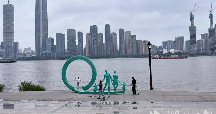东湖快语｜江滩“一家五口”，长江边的民间水尺
