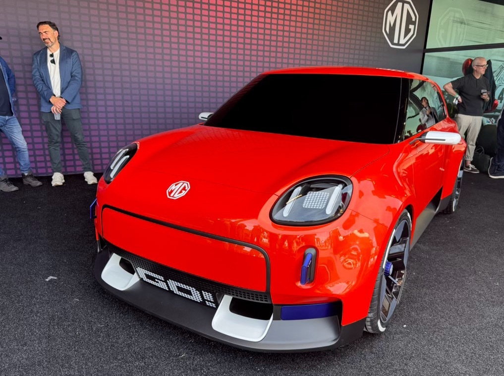 MG GO是上汽名爵于2026年古德伍德速度节全球首发的纯电小型概念车，设计灵感