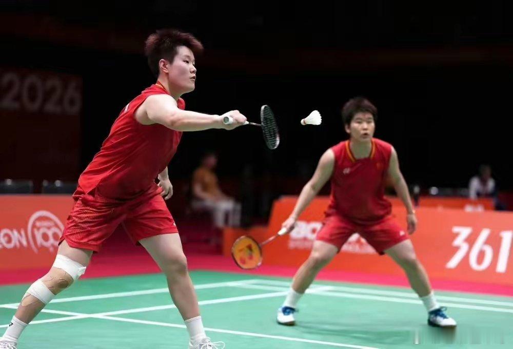 中国羽毛球队[超话] 刘圣书/谭宁 21-15，21-15轻松横扫中国台北组合谢