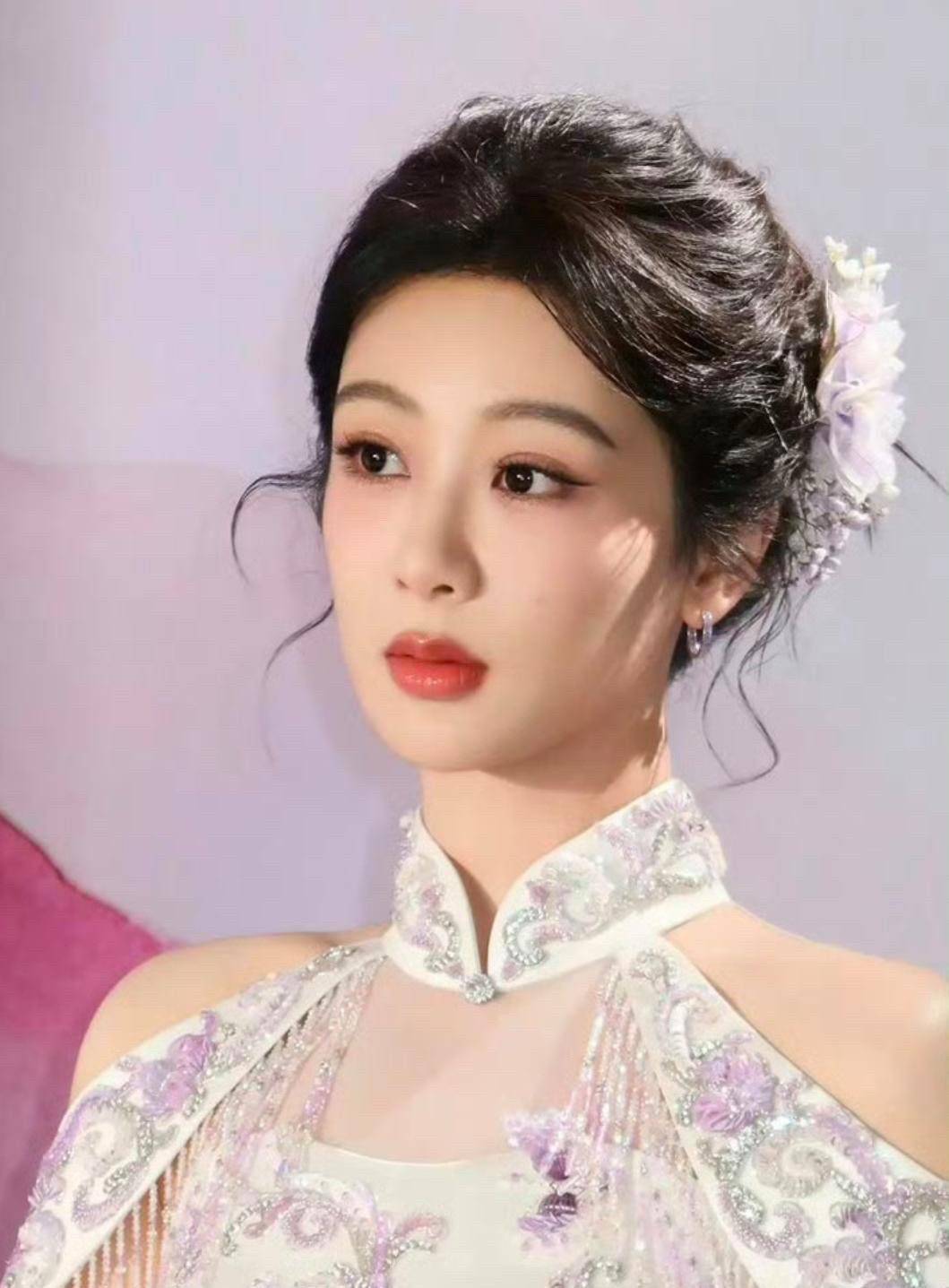 杨紫现在是真不着急啊，接下来半年没打算进组，电视剧新本子也不忙着定，综艺也不碰，