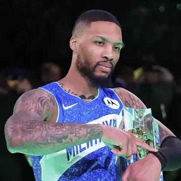 首先恭喜利指导获得MVP，再加上一个三分冠军，可谓是收获颇丰，好像利指导也就差一