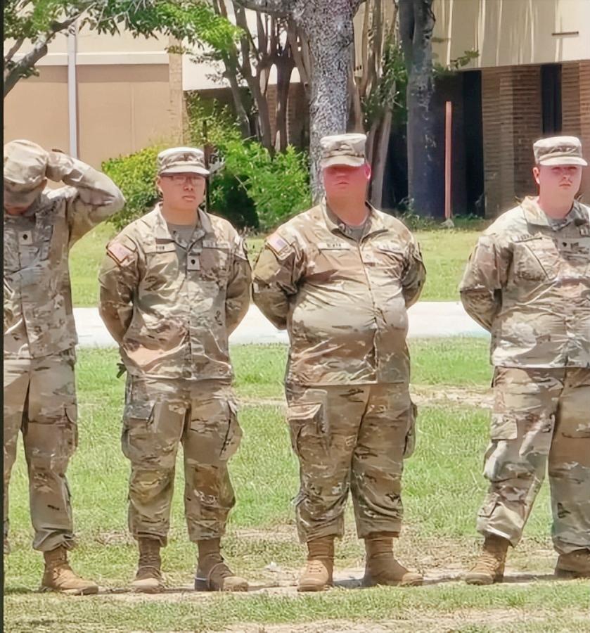 美国这是真招不到人了？最近美国陆军直接把入伍年龄上限拉到42岁，还放宽了大麻前科