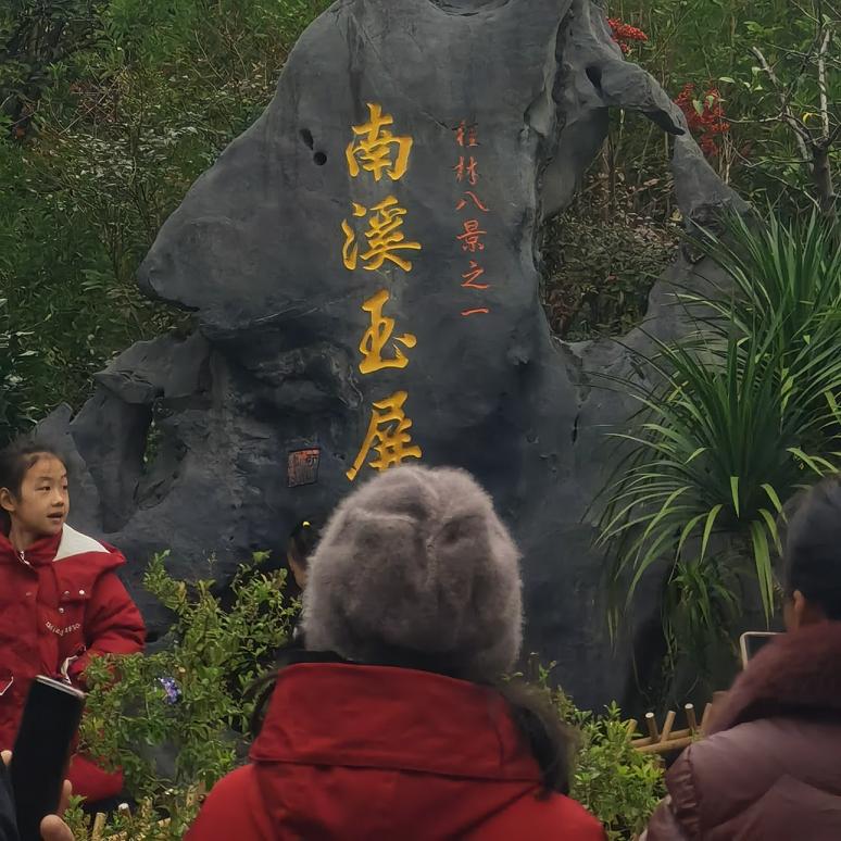 这是几年以前的事情了，那时候还在超市上班。记得有一天的早班，清晨起来觉得头有点晕