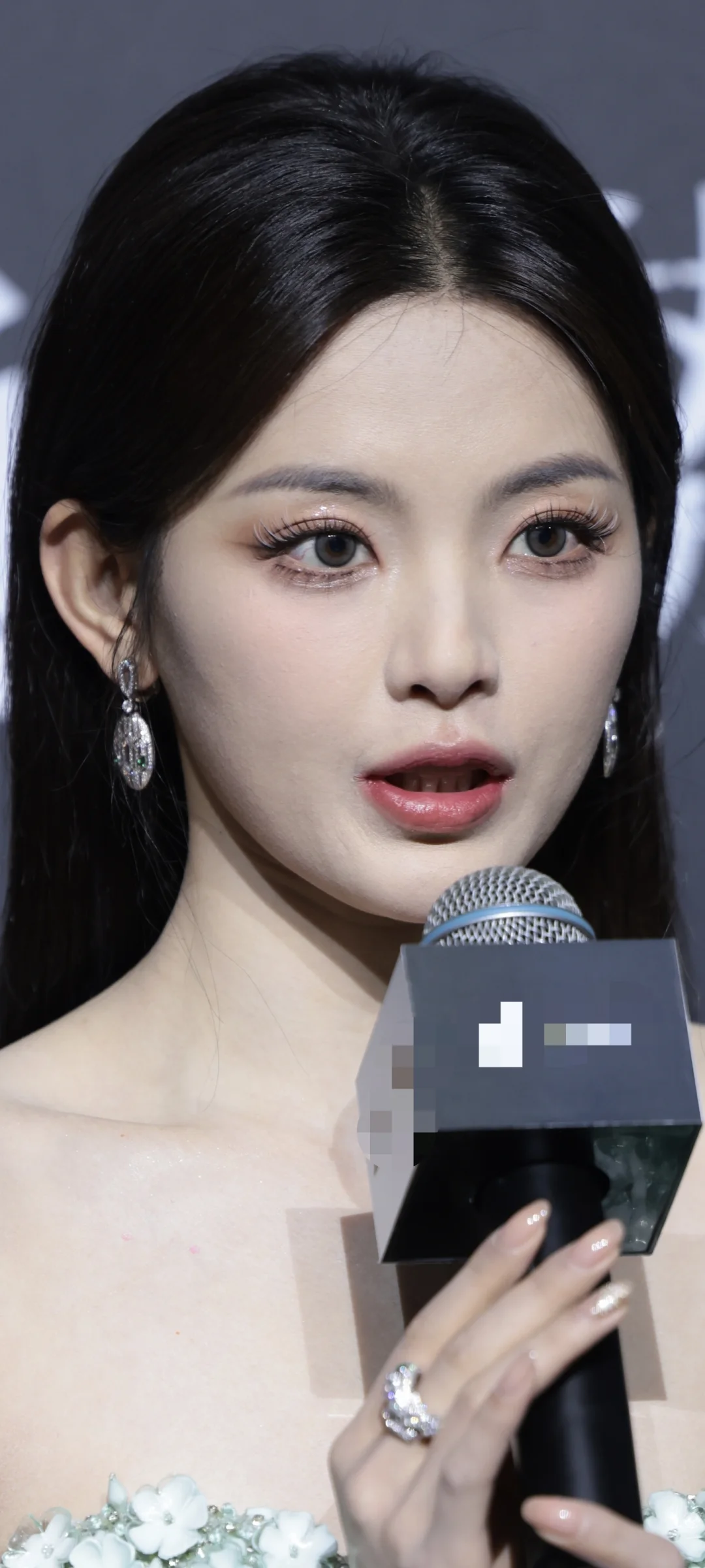 杨超越生图素材