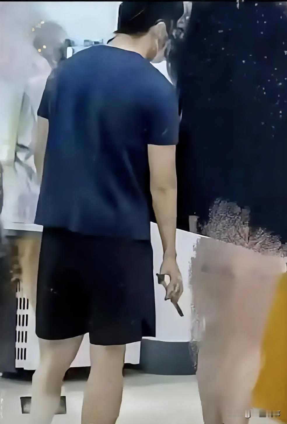 书白读了，一失足成千古恨。

南京审计大学这名研究生，恐怕全家都要睡不好了，因为