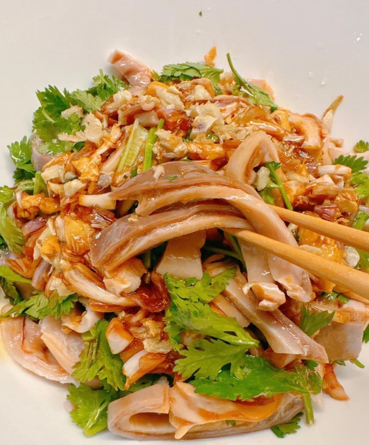 陈楚生做的沙姜猪肚“青出于蓝”而没胜过蓝啊！
看看云姐曾经在小📕书上发过她做的