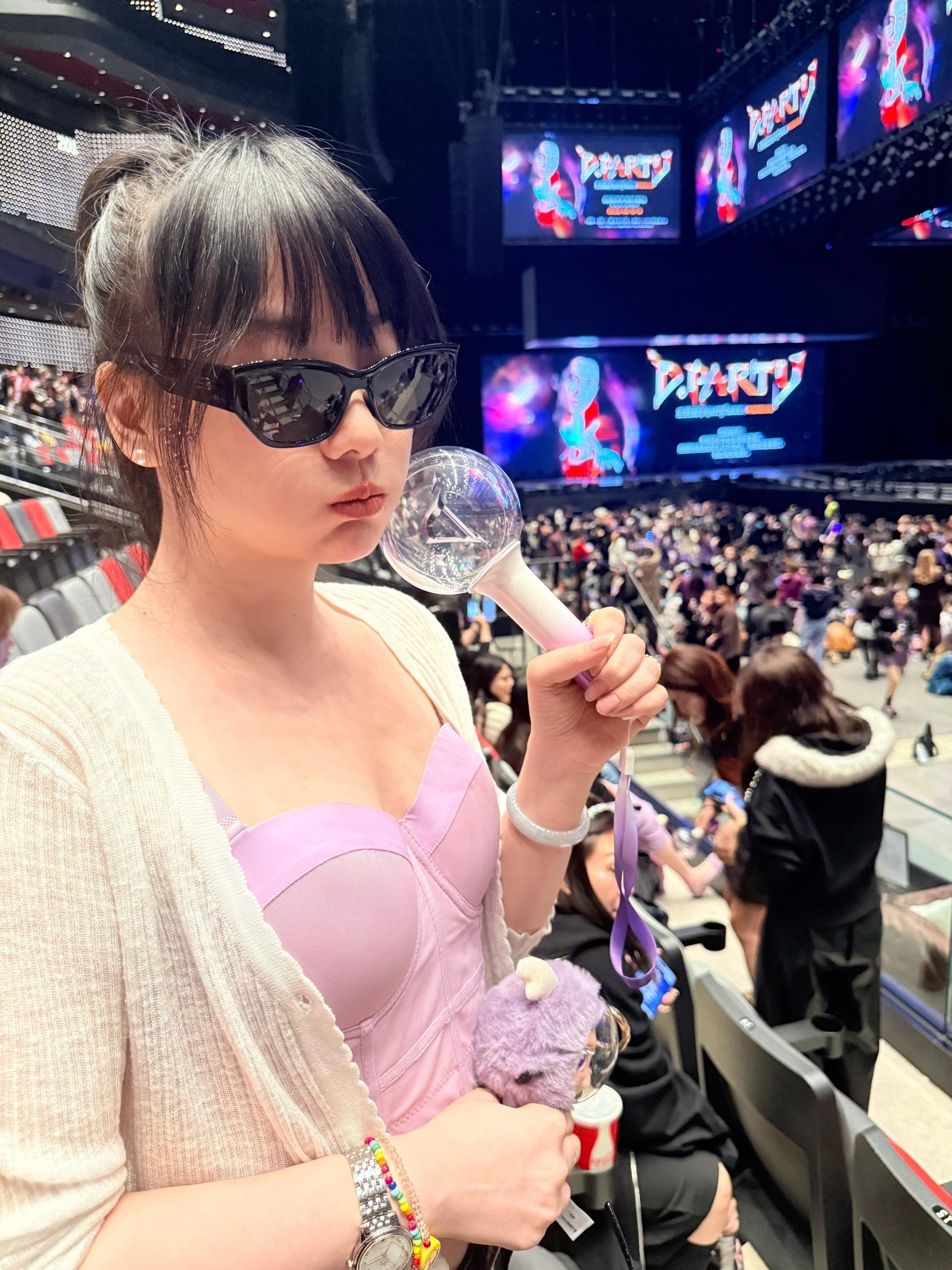 你的每一次演唱会我都参与了，今晚在幸福中间