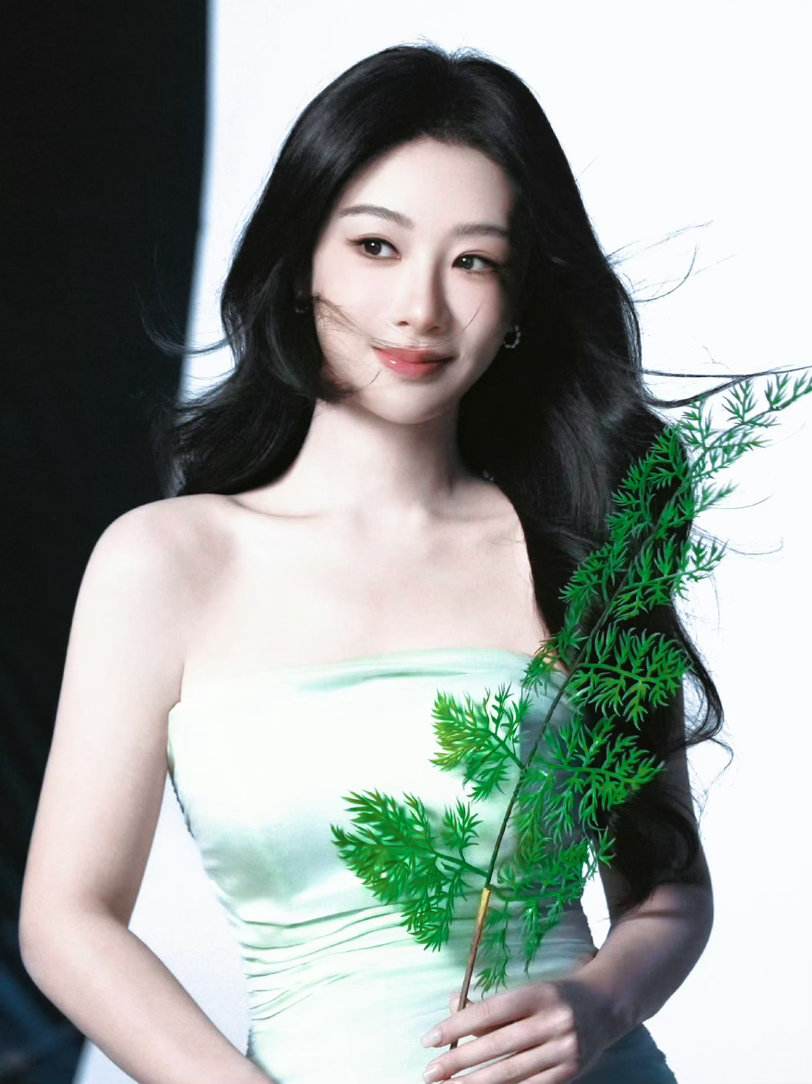杨紫  yz杨紫董竹君 yz杨紫玉兰花开君再来 我不渴求热烈的相拥，只是茫茫人海