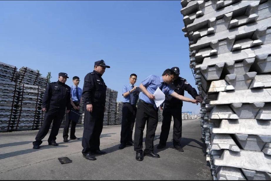同一堆铝锭，被卖了四十一次，六十八个亿就这么没了。
2026年5月，最高检通报：