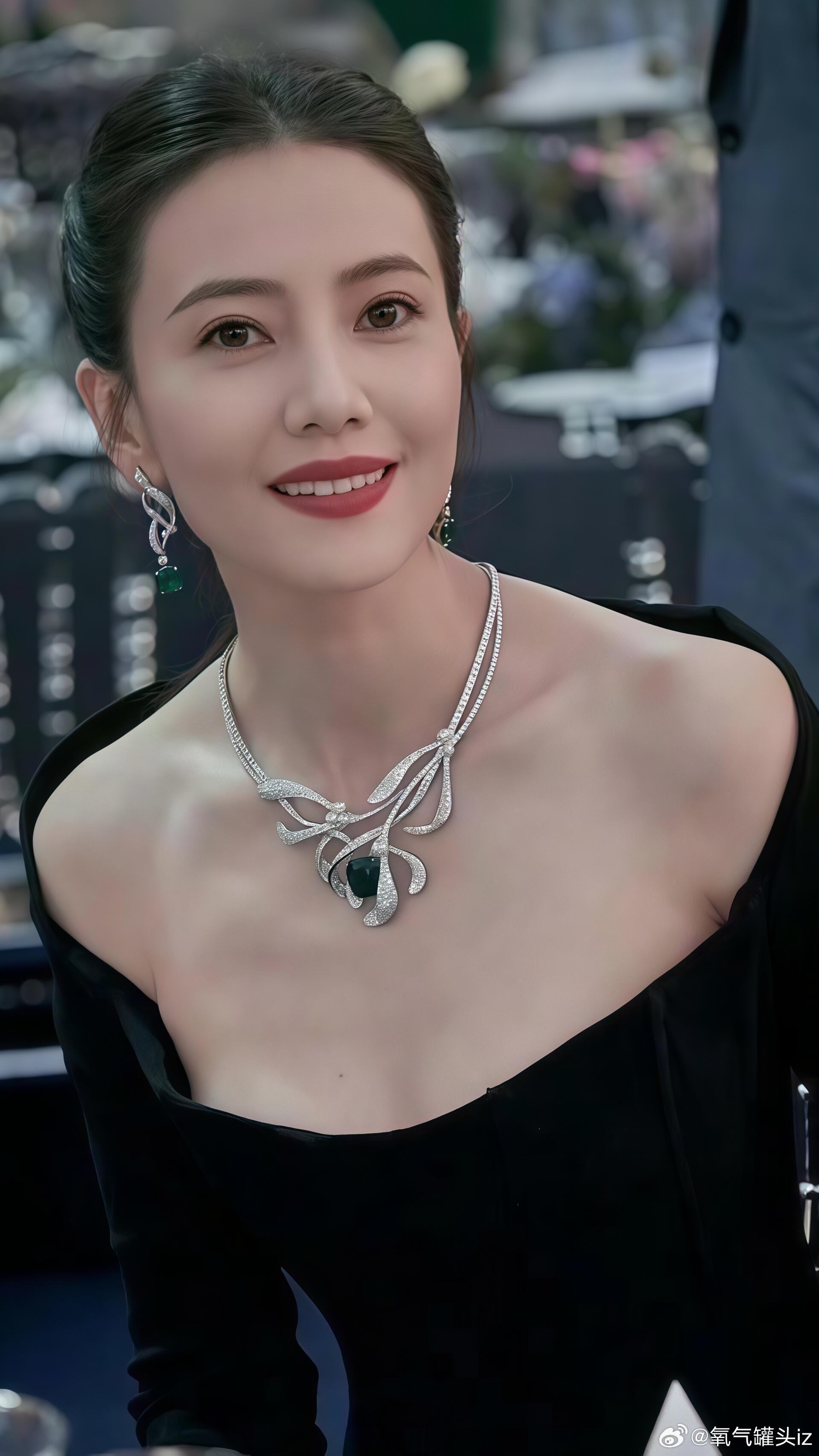 娱乐明星高圆圆的身材窈窕有致，曲线优美，仿佛是大自然最完美的杰作。高圆圆 ​​​