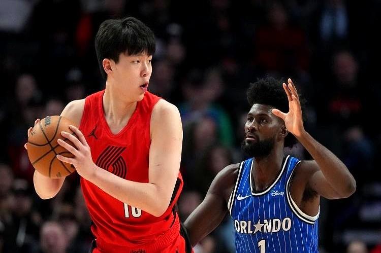 连续被弃用，杨瀚森的NBA之路到底卡在哪了？

顶着首轮16顺位的光环，开局却不