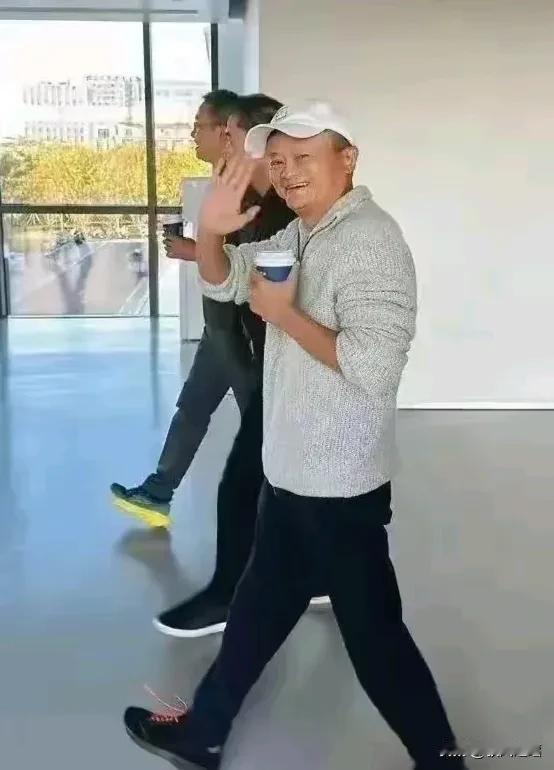 最近姓“马”的人物消息几乎在头条霸屏。
马云——回杭州啦——老马恋栈——龙马精神