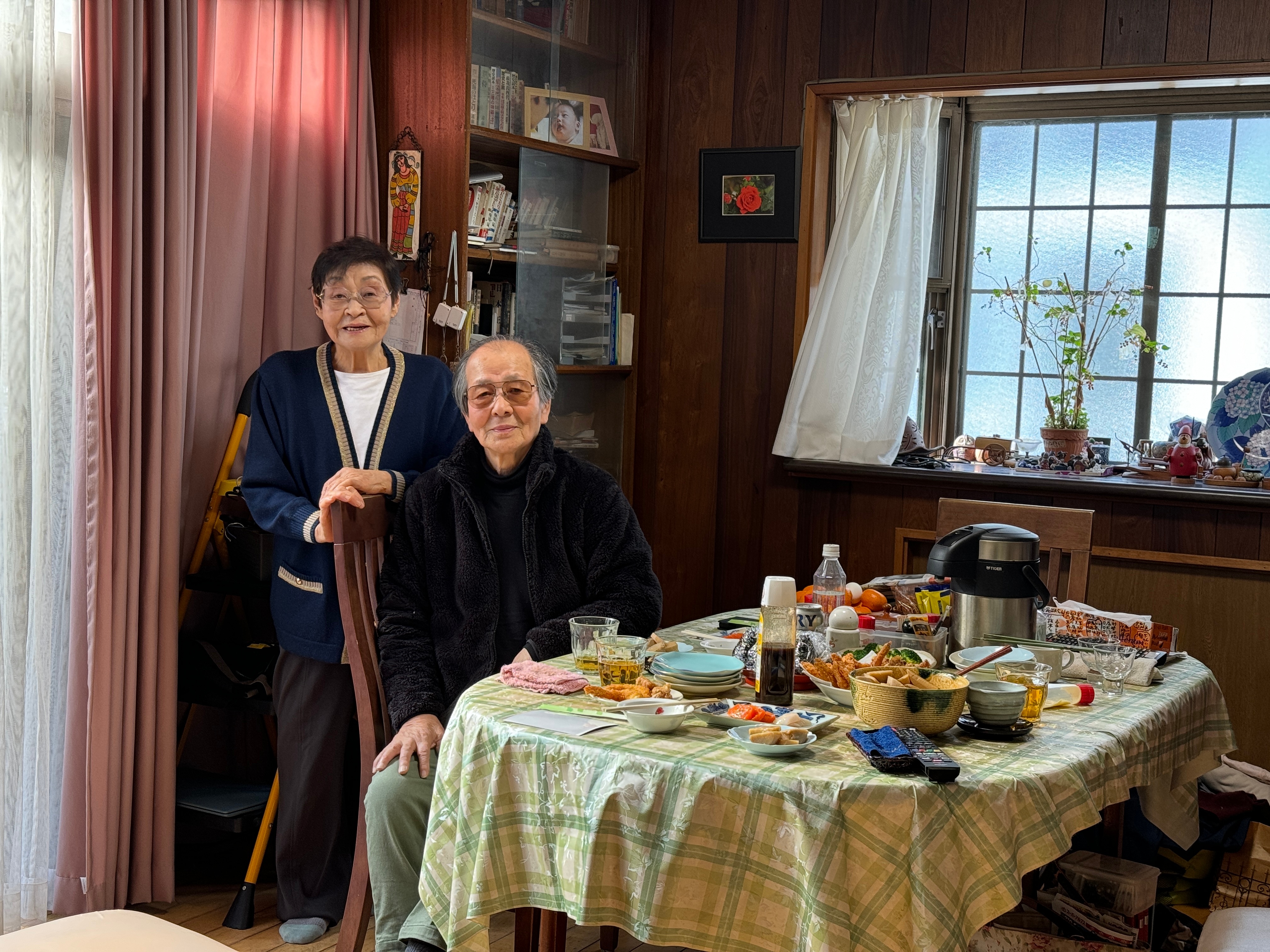 愉快午餐中，今天也是被非常非常丰盛地招待了。[比耶]  ​​​