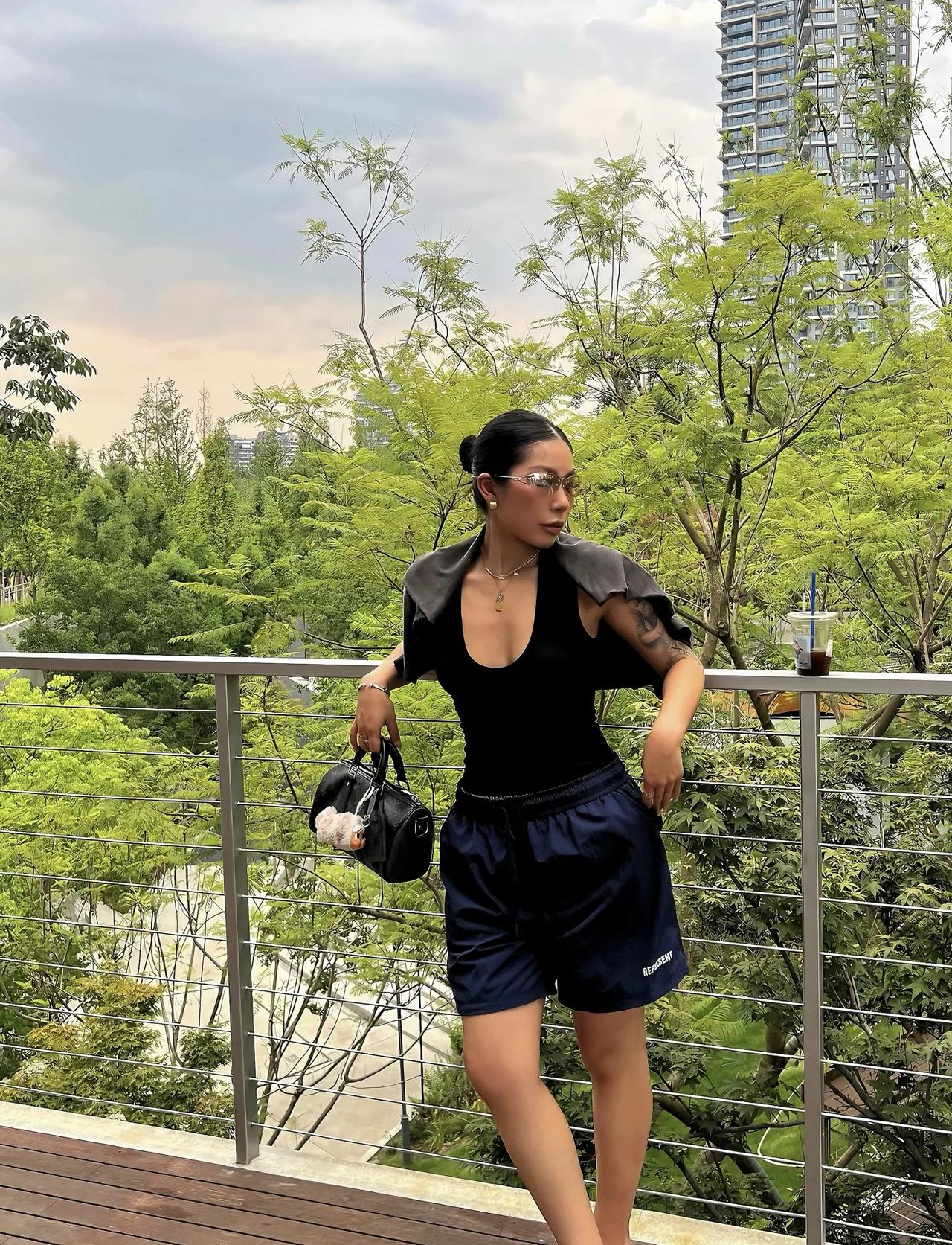 weekend👀
高温七月 没有什么是一条速干短裤搞不定的
最近每天出门都湿身