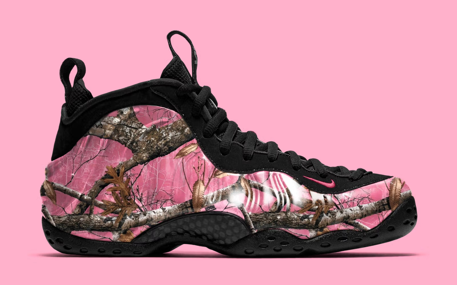 Nike Air Foamposite One “Pink Realtree.”