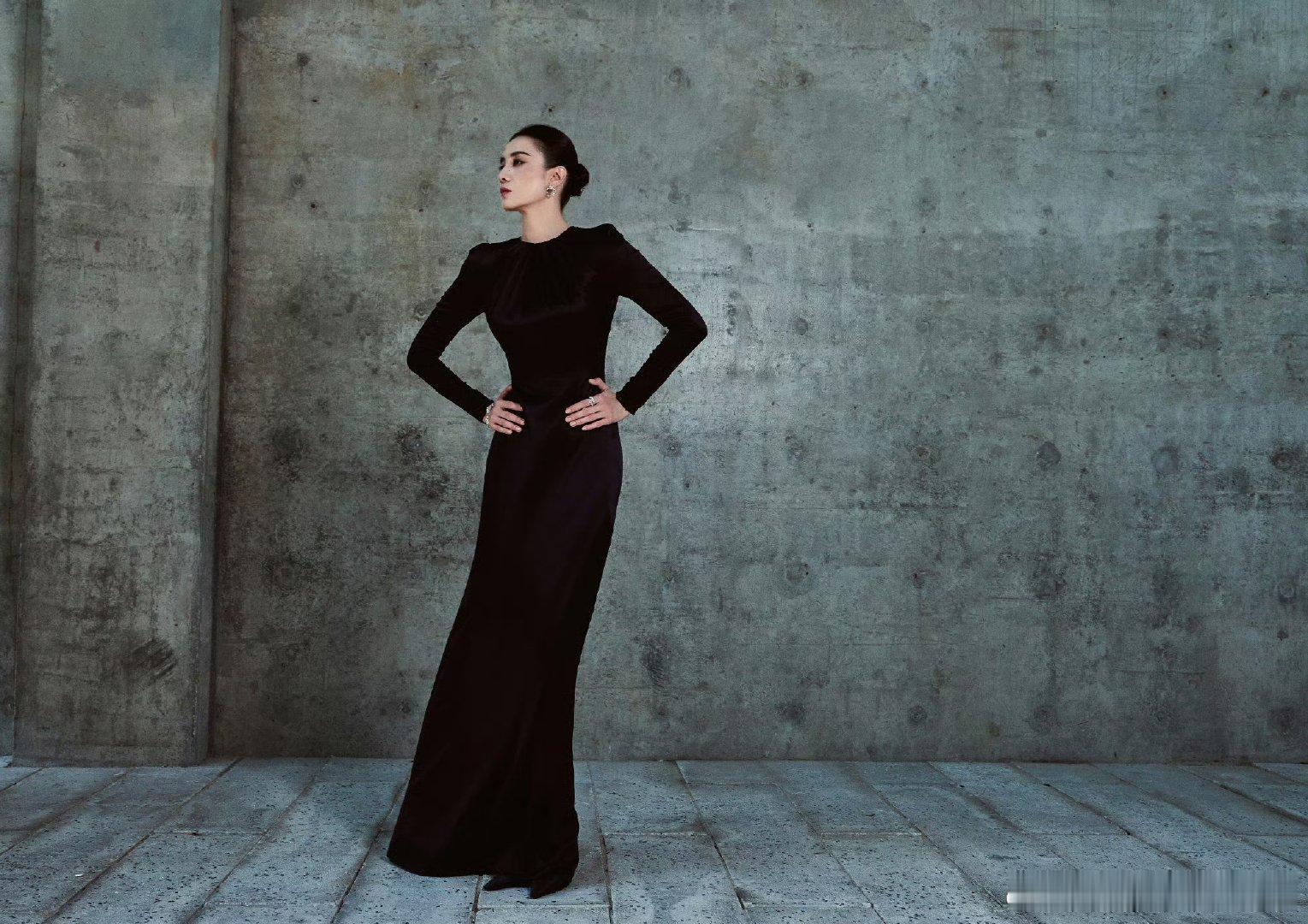 二封金鸡影后圆满收官，今年影后视后双丰收，同款战袍两次亮相领奖台，细节复刻到发丝