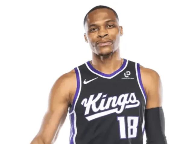 国王一堆千万年薪的，都比不上底薪威少。

今天打掘金，威少在场时才是打得有来有回