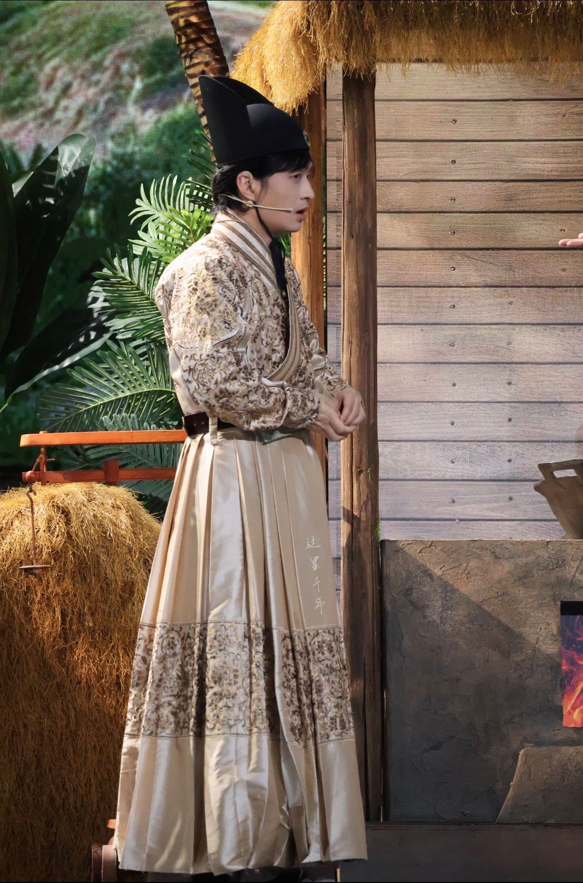 郑和到现代旅游也得买速通票 看刘旸演郑和被景区套路那段太有共鸣了，登岛门票五百文