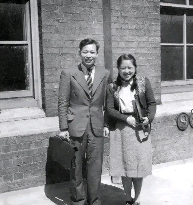 1932年，钱三强以第二名的钱三强以第二名的身份考入清华物理系，对第一名的女同学